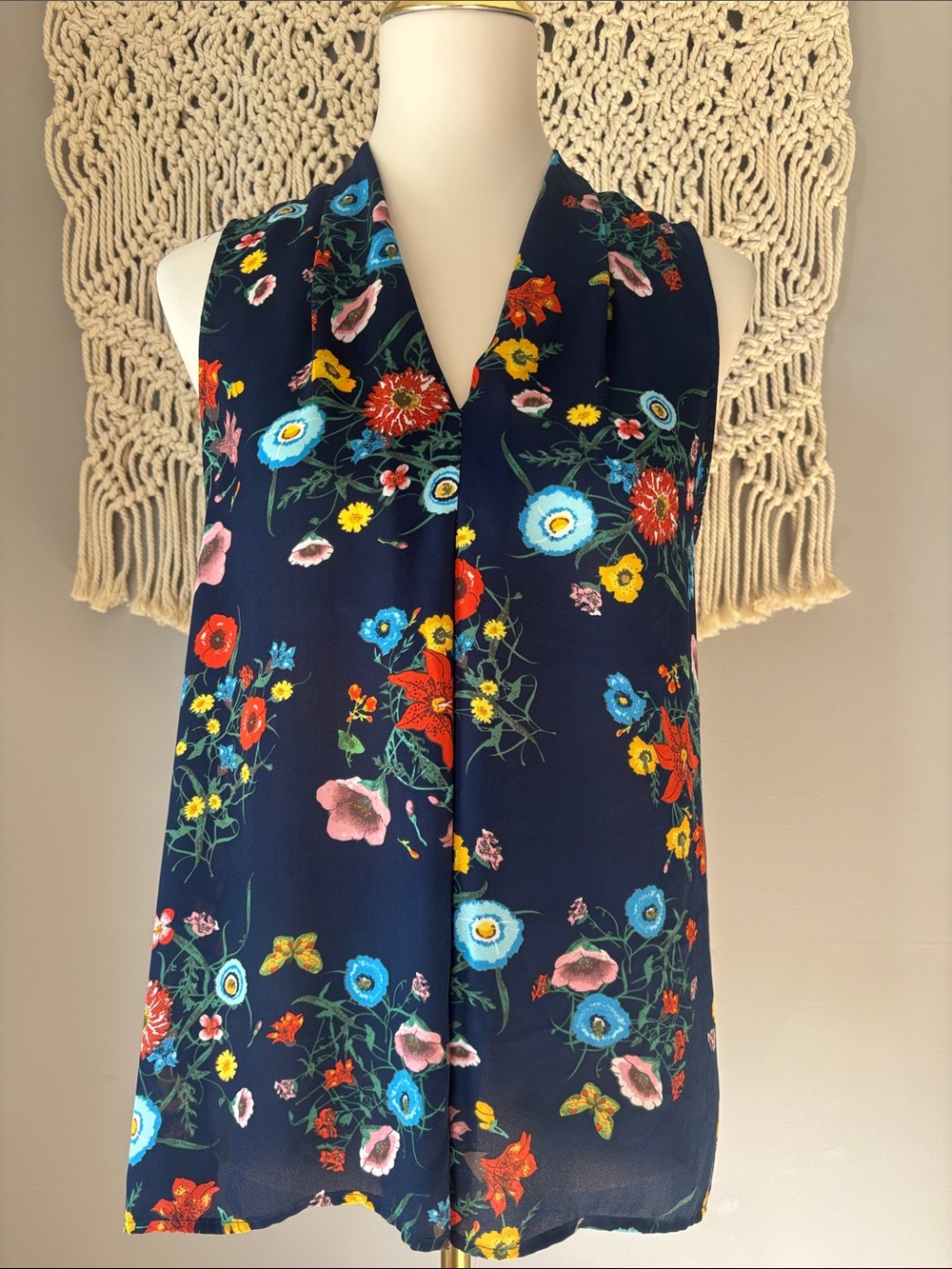 Violet & Claire Navy Sleeveless Floral V-Neck Camisole
